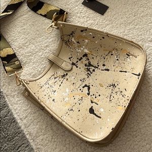 Beautiful gold splatter ANCA crossbody! Gorgeous colors and trendy design!